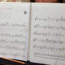 피아노와 반주(야간) 이미지