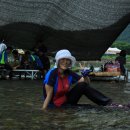 냇가에앉아서 이미지