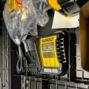 1104 | DCD799 20V MAX 브러쉬리스 햄머드릴 드라이버 DCB184 20V MAX / 5.0AH DCB1104 12-20V 충전기 구매 후기