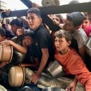 '동물의 사료'를 먹고 굶주림을 참다. 아이들이 아사... 가자에서 확산되는 '파멸적 기아'. 일본 정부도 긴급 식량지원. 이미지