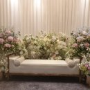 계절에 어울리는 테이블 꽃장식 이미지