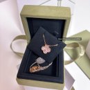 오로라핑크 | 반클리프 홀리데이 2025년도 핑크 자개 팬던트 💖 가격 구매 후기 | 오로라빛 각도따라 너무 예뻐서 사진...