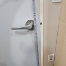 훼미마트 장현대로점 | 병원 나무문 목문 손잡이 위치변경 장애인편의시설기준 문틀교체없이 손잡이내림작업 모든문 조정가능