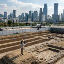 신라전기통신 | 2월 26일, 시간을 뒤흔든 날들: 로물루스에서 서울 유적발굴 현장까지 이어지는 거대한 흐름