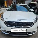 G5001 | 2018년형 기아자동차의 1세대 니로 하이브리드 차량 와이퍼 블레이드 교체 중 세워둔 와이퍼암이 떨어져...