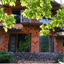 쌍둥이네흙집 이미지