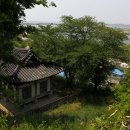 황산리근린공원 | ﻿금강이 내려다보이는 바위언덕에 우암송시열이 청초안 몽괘벽 새기고 임리정을 본따 세운 팔괘정 논산여행