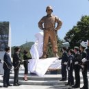 故 백선엽 장군 묘지 ‘친일파’ 문구 지운다 이미지