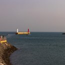 노랑등대 앞 이미지