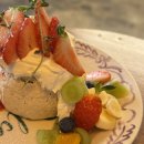 옥케익 | 부평 카페옥｜과일 파블로바 실물 후기, 바삭하고 쫀득한 식감이 신기했던 디저트