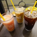 메가커피 앞 이미지