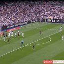 [레알 마드리드 vs 말라가] 쿠르투아, 이걸 쳐내는 ㄷㄷㄷㄷㄷㄷㄷ.gif 이미지