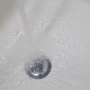 샤워하는운동화 이미지