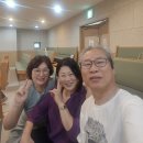 교회에서 신의악단 영화상영 이미지