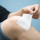 관절염에 파스 사용 후 손 꼭 씻으세요 이미지