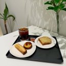 아스티호텔 주식회사 | [부산 동구｜초량동] 아침 일찍 여는 부산역 로스터리 카페 스팅프리 커피웍스의 커피와 디저트