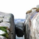 샤에라그 볼텐 바위(Kjerag bolten) in Norway, Walk 1000m over the sea level on a rock 이미지