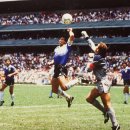 '신의 손'이 골을 넣었던 25년 전의 오늘을 기념하며 - 월드컵 역사에 남을 핸드볼 장면 Top 10 (번역) 이미지