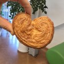 커먼비 | 대전유성카페 COMMON B 커먼비카페 대형베이커리카페 딸기디져트