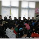 도리초등학교 총동창회 모교 졸업식에서 표창장 수여 이미지