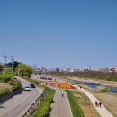 홈플러스 시계탑 앞 이미지