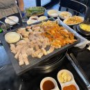 돈벼락돌김치삼겹살 | [장안동 삼겹살] 돈벼락돌김치삼겹살 / 장안동고기집 방문리뷰 / k-디저트 볶음밥은 필수