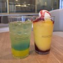 베리굿즈 | 신메뉴 '포켓몬 콜라보' 피카츄 애플베리셔벗 &amp; 팽도리 블루애플에이드 &amp; 1차 굿즈 피카츄 스낵 접시 후기