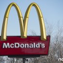 맥도날드 앞 보도 이미지