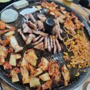 솥뚜껑김치생삼겹살