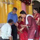 77년 생일날 장수의 신(神)을 기리는 오전 푸자(Puja) 이미지