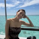 유이, 수영복 입고 군살 없는 보디라인…"빠져버려 내 휴가" 건강미 자태 변함없는 건강미 이미지