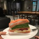 11590-라31-3 | 스타벅스 자갈치역점｜부드러운 딸기말차 케이크 후기, 20% 할인받는 법 (~3월 31일까지)