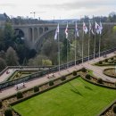 헌법 광장 (Place de la Constitution)과 아돌프 다리 (Pont Adolphe) 이미지