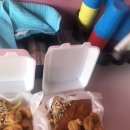 Fried fish, shrimp and chips drowned in sauce 이미지