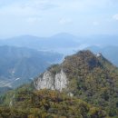 월악산 산아래 이미지