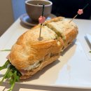 썬 크림(Sun Cream) | 의왕시청카페 로암 - 바질 썬드라이 크림치즈 소금빵 후기