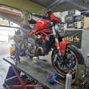 몬스터타이어 | 두카티 몬스터821 메첼러 Z8 뒷타이어 교체 및 엔진오일과 오일필터 교체 후기 오토바이 정비부품