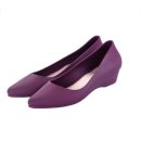 단아한 신발 이미지