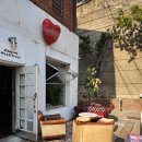 용산주유소 공중화장실 | 주차장에 카페가? ｜ 용산 카페 스탠딩밀푀유 내돈내산 후기