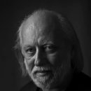 메시아농장 | [2025 노벨문학상] 라슬로 크러스너호르커이 : '종말'의 서사, 헝가리의 '포스트모던' 거장