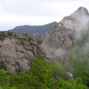 설악산 국립공원 ㅡ 울산 바위 ,흔들 바위 산행 ㅡ 신흥사 ,설악동 단풍 산행 ㅡ 설악산은 한라산과 지리산에 ㅡ 이어 남한에서는 3 이미지