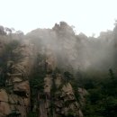 운산 아래 구름 이미지