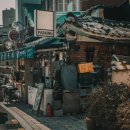 골목안 나무집 이미지