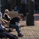 미국 경제 낙관주의는 전 세계적으로 '붕괴', 설문 조사 이미지