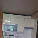 강가에 하얀집 펜션 이미지