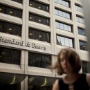 S&P Cut Ripples Across Businesses-wsj 8/9 : 산용평가사 S&P, 미국 연방정부 관계,모기지 업체 보험회사 etc. 집중 신용등급 강등 이미지