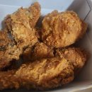 맘스터치 반반 치킨 양념+후라이드 칼로리와 양념 맵기는?