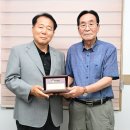 괴산성모병원 김종성 병원장, 전 최면국 감사에 재직공로패 수여 이미지