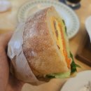 혼브릭스 | 거제 혼브릭스 카페 브런치 빵 맛집 아기의자O