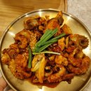 뉴코아아울렛 강남점 1관 앞 횡단보도 | 고속터미널 맛집| 쭈꾸미, 낙지 볶음 세트 추천. 뉴코아아울렛 강남점 맛집 추천. 봉혜자네주방 NC강남점.]